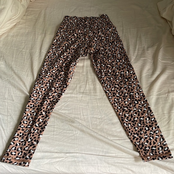 Aerie Real Me Leopard Leggings - Picture 5 of 7